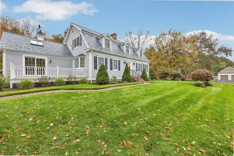 Exterior - 926 N Main St, Raynham, MA 02767 photo 2 of 8
