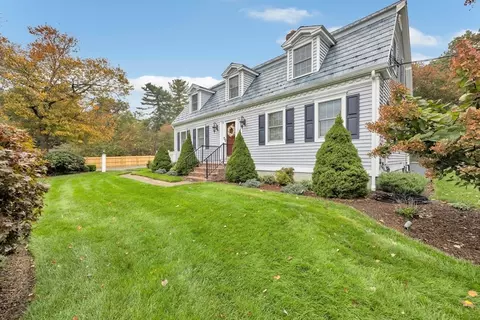 Exterior - 926 N Main St, Raynham, MA 02767 photo 6 of 8