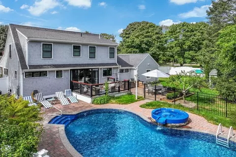 276 Davisville Rd, Falmouth, MA 02536