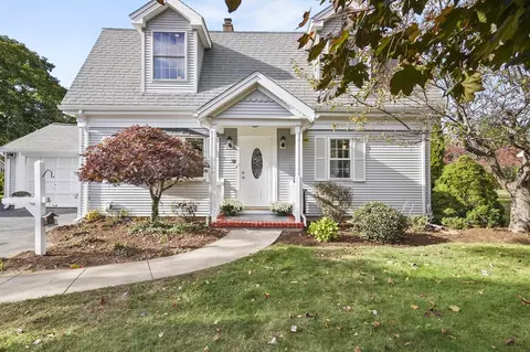 38 Mellen St, Hopedale, MA 01747