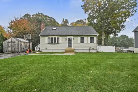 15 Westview Dr, Webster, MA 01570