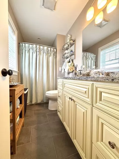 646 Laurel St, Fall River, MA 02721 photo 14