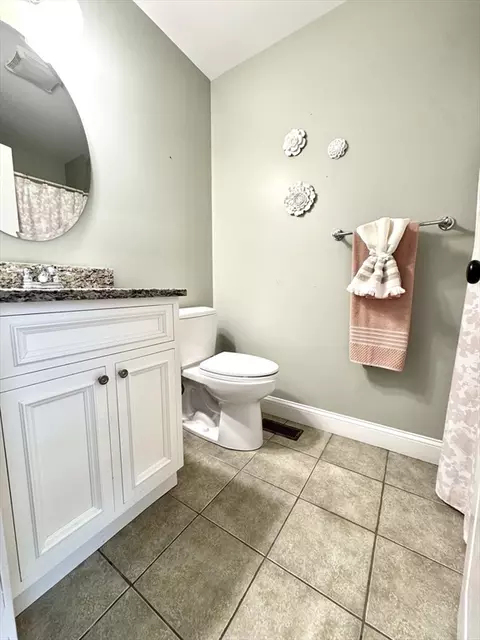 646 Laurel St, Fall River, MA 02721 photo 17
