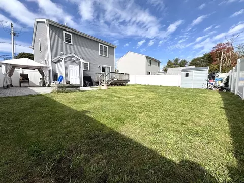 646 Laurel St, Fall River, MA 02721 photo 24