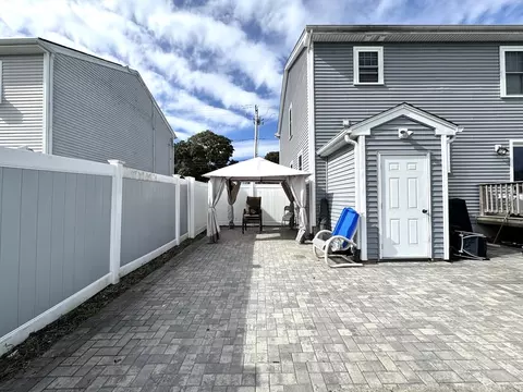 646 Laurel St, Fall River, MA 02721 photo 23