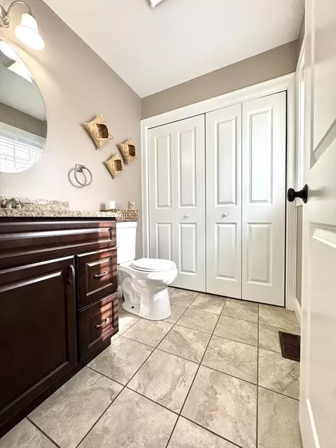 646 Laurel St, Fall River, MA 02721 photo 11