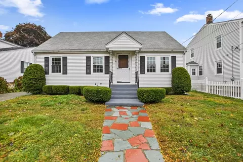 19 Colonial Rd, Peabody, MA 01960