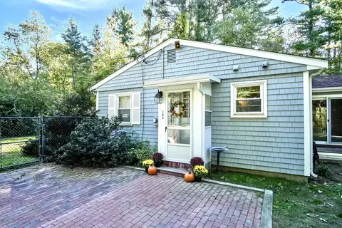 306 Holmes St, Halifax, MA 02338