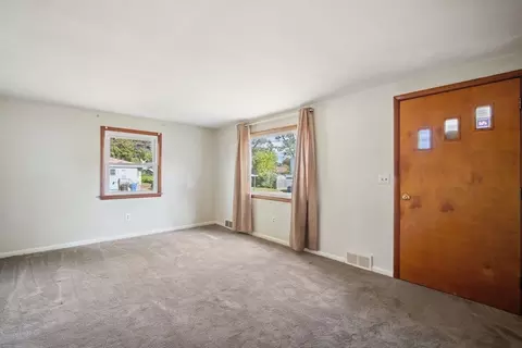 30 Ellen St, Springfield, MA 01104 photo 3