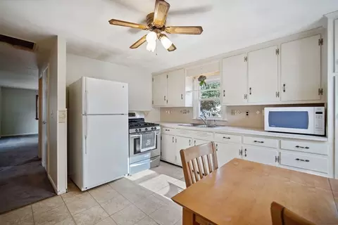 30 Ellen St, Springfield, MA 01104 photo 8