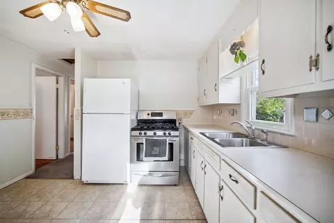 30 Ellen St, Springfield, MA 01104 photo 9