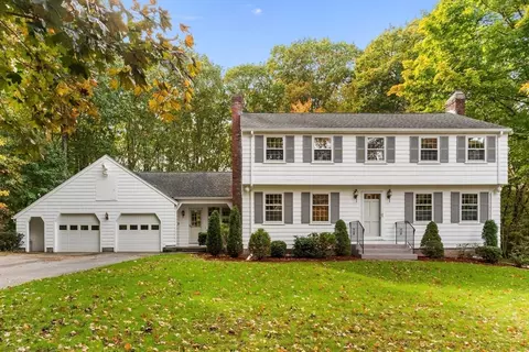13 Conestoga Rd, Chelmsford, MA 01824