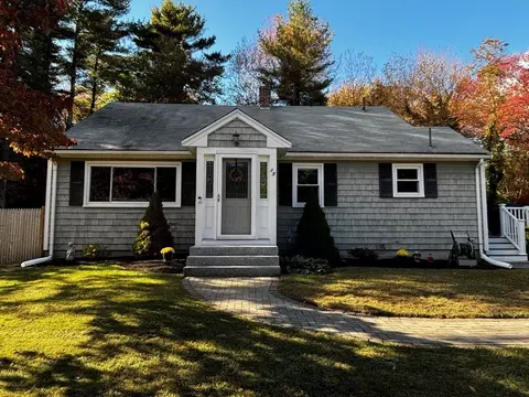 15 Lydon Ln, Kingston, MA 02364