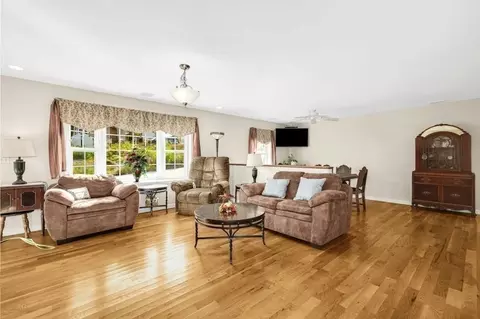 4 Avery Path, Worcester, MA 01603 photo 6