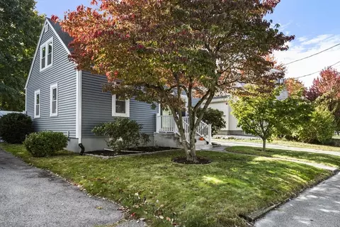 366 Cedar St, Dedham, MA 02026 photo 4