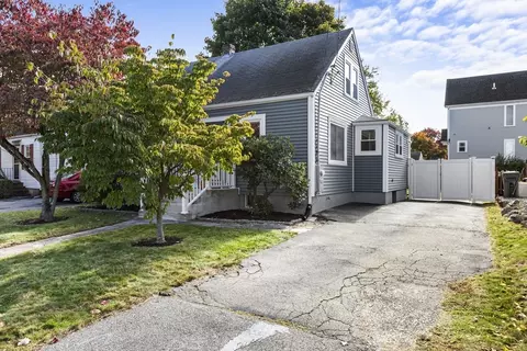 366 Cedar St, Dedham, MA 02026 photo 3