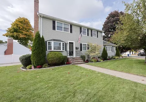 50 Putnam Ave, Wakefield, MA 01880