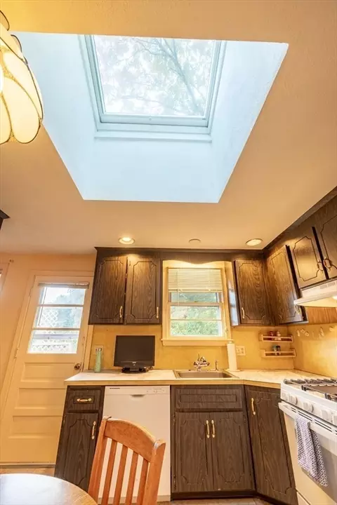 33 Pine Ave, Randolph, MA 02368 photo 20
