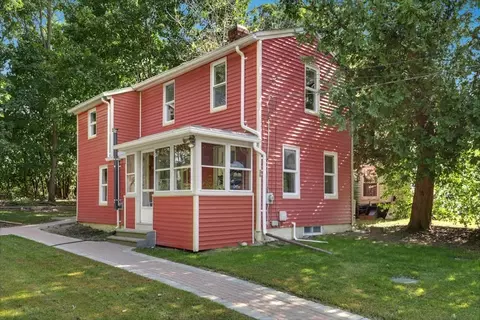 36 E Main St, Northborough, MA 01532