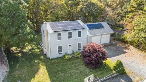 26 Royal Cir, Falmouth, MA 02536