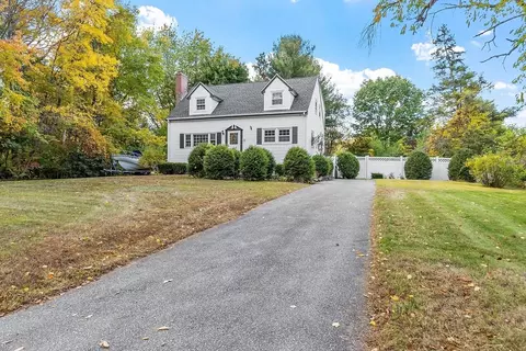 51 Arakelian Dr, Billerica, MA 01821