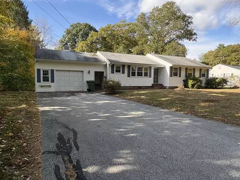 29 Glen Dr, Northbridge, MA 01588