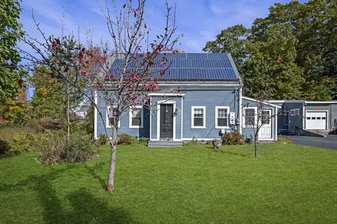 6 Dodge St, Essex, MA 01929