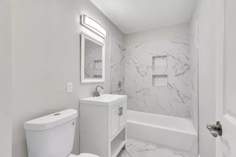 Bath - 125 Yale St, Springfield, MA 01109 photo 2 of 6