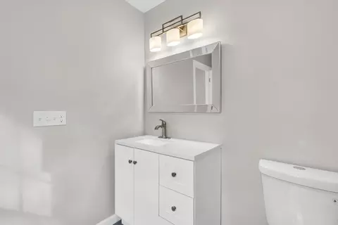 Bath - 125 Yale St, Springfield, MA 01109 photo 6 of 6