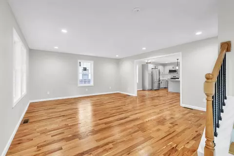 Living - 125 Yale St, Springfield, MA 01109 photo 4 of 7