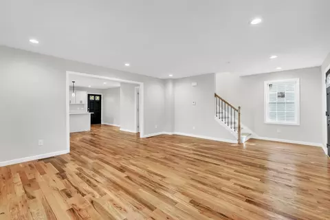 Living - 125 Yale St, Springfield, MA 01109 photo 3 of 7