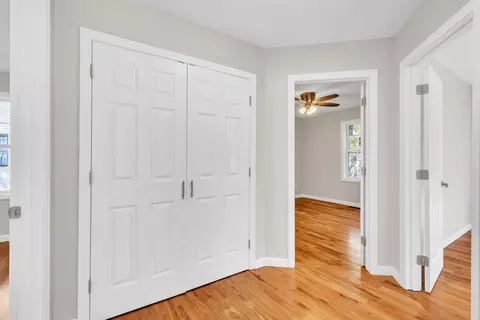 Entry Way - 125 Yale St, Springfield, MA 01109 photo 4 of 5