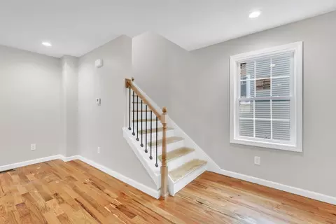 Entry Way - 125 Yale St, Springfield, MA 01109 photo 2 of 5