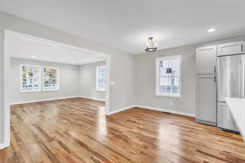Living - 125 Yale St, Springfield, MA 01109 photo 5 of 7