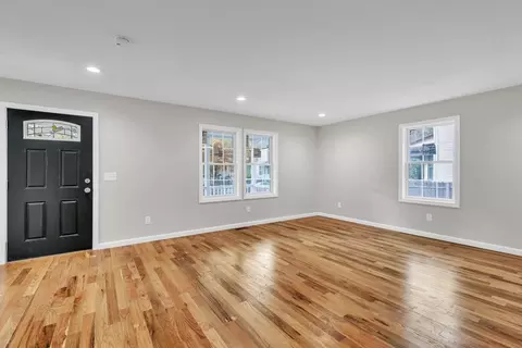 Living - 125 Yale St, Springfield, MA 01109 photo 1 of 7