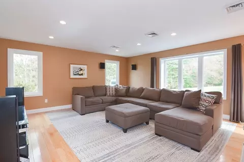 95 Mendon St, Upton, MA 01568 photo 4