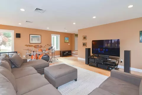 95 Mendon St, Upton, MA 01568 photo 5