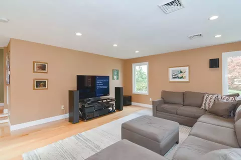 95 Mendon St, Upton, MA 01568 photo 6