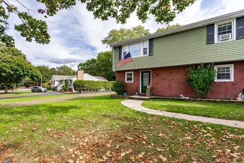 6 Cardigan Rd, Peabody, MA 01960