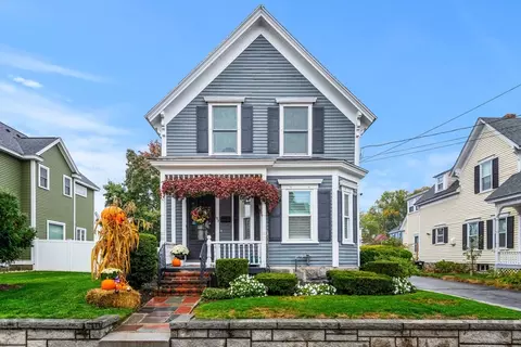 105 Jenness St, Lowell, MA 01851