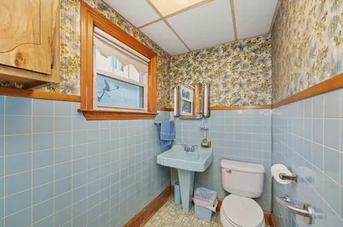 Bath - 2 Perry Pl, Everett, MA 02149 photo 1 of 2