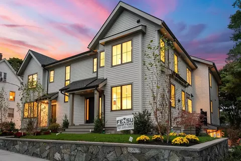 12 Mechanic St #12, Newton, MA 02464