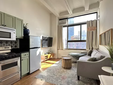 12 Stoneholm St #430, Boston, MA 02115