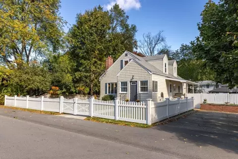 58 Beech St, Dedham, MA 02026 photo 2