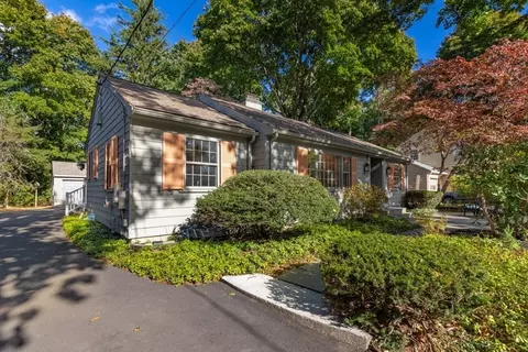 462 Summer Ave, Reading, MA 01867