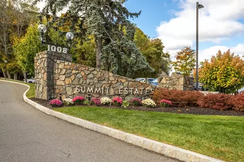 1008 Paradise Rd #2R, Swampscott, MA 01907
