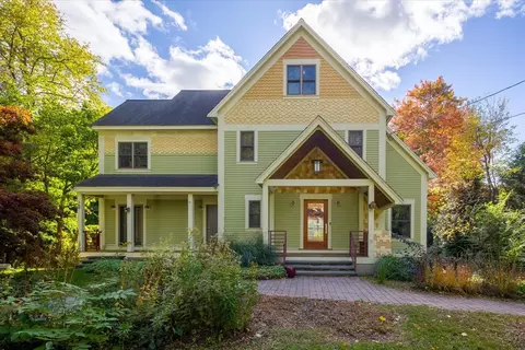 11 Berwick Ln, Worcester, MA 01602