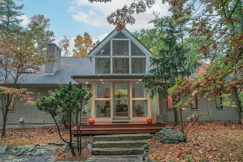 34 Whitcomb Rd, Bolton, MA 01740