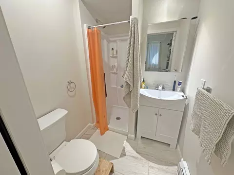 Bath - 2 Powers Ct, Boston, MA 02109 photo 1 of 1