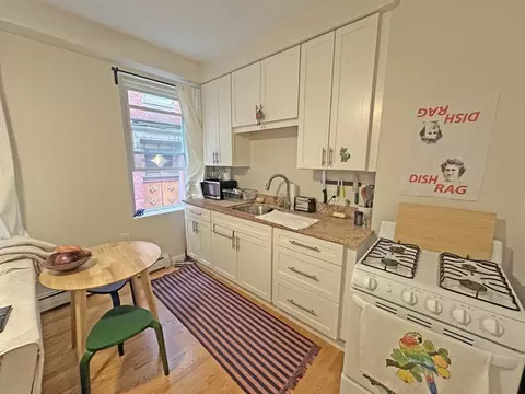 Kitchen - 2 Powers Ct, Boston, MA 02109 photo 1 of 2